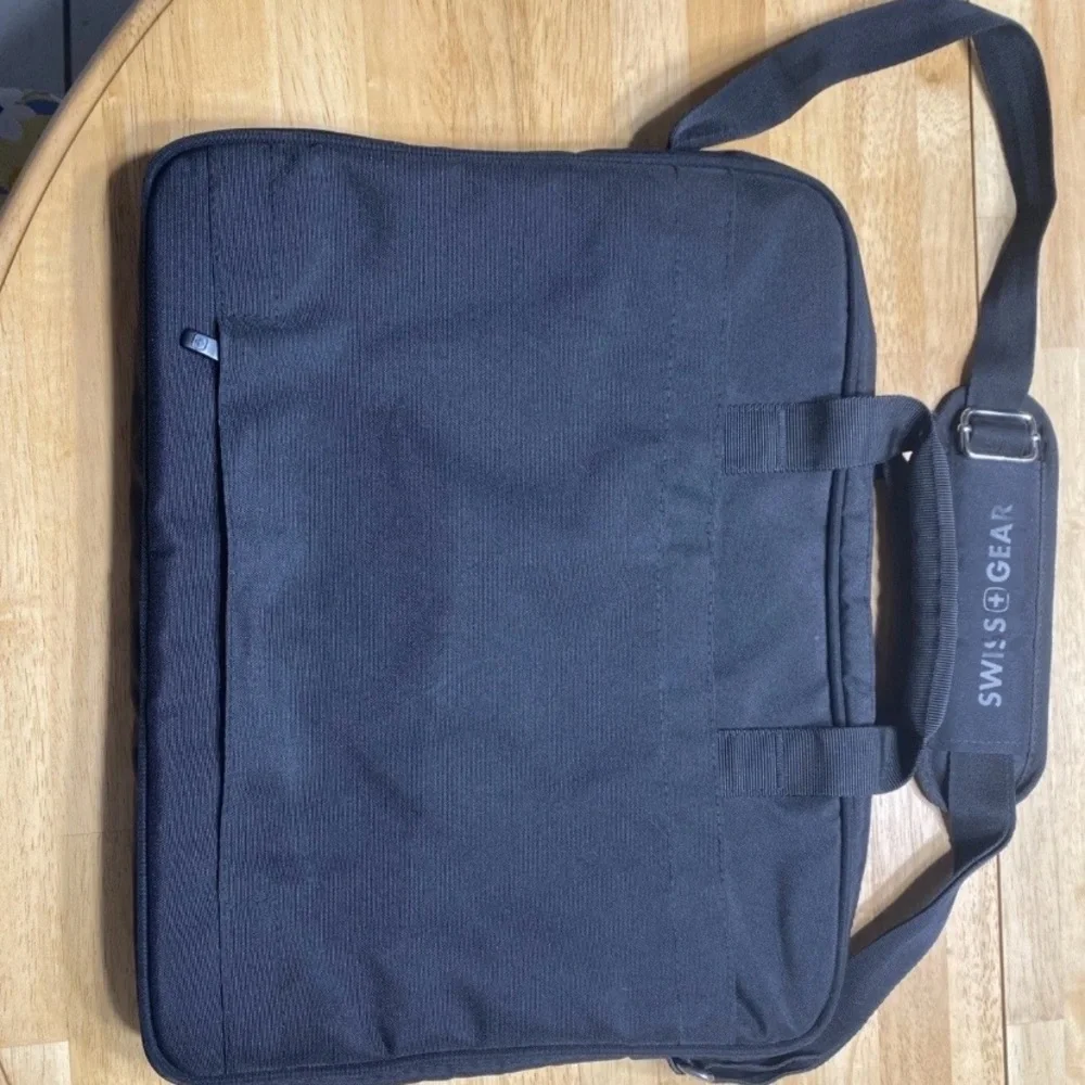 SWISSGEAR Laptop Messenger Bag 16” Red/Black with shoulder strap